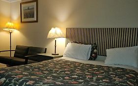 Moosomin Country Squire Inn